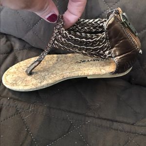 Size 8 toddler braided t strap bronze sandals